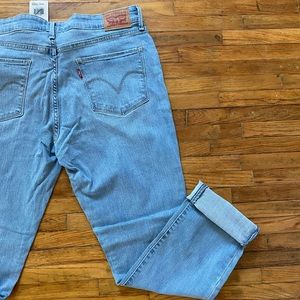 BNWT Women’s 33/32 Midrise Skinny Levi’s